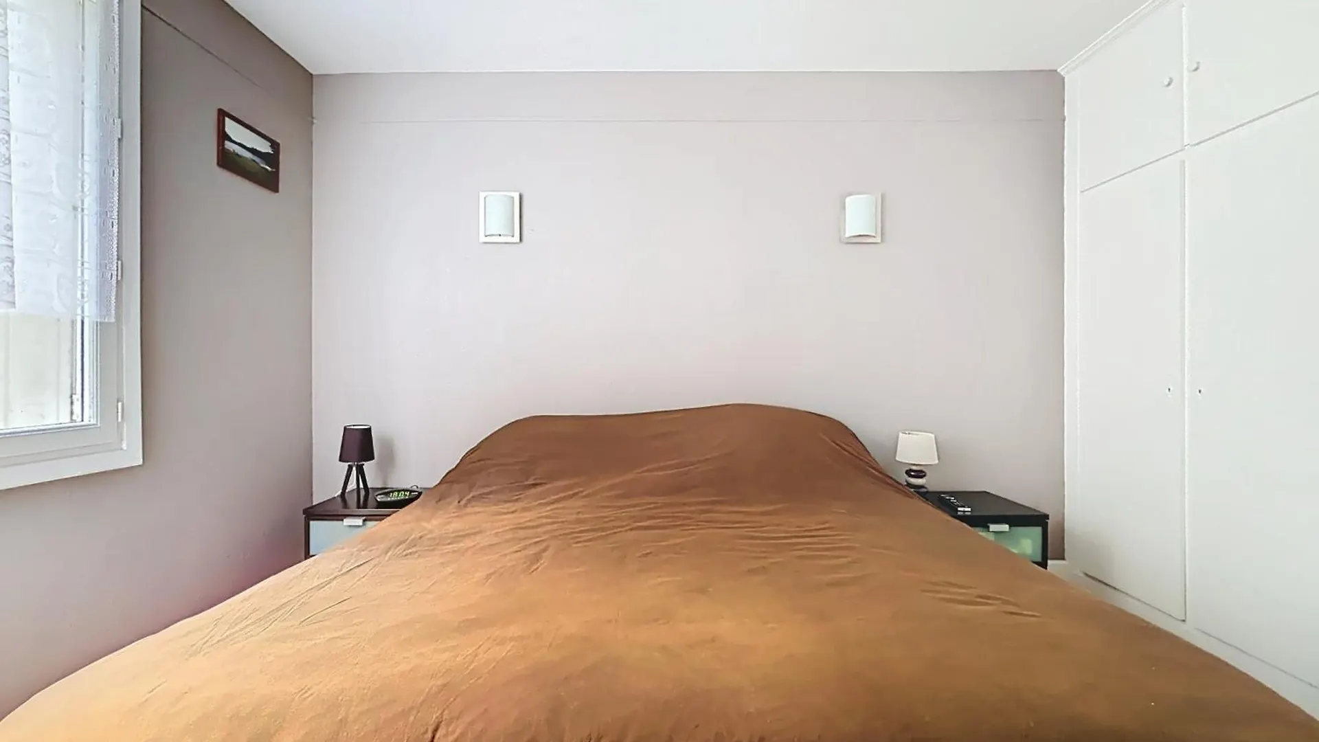 Spacious 2-Room Apartment Near Nation Parijs