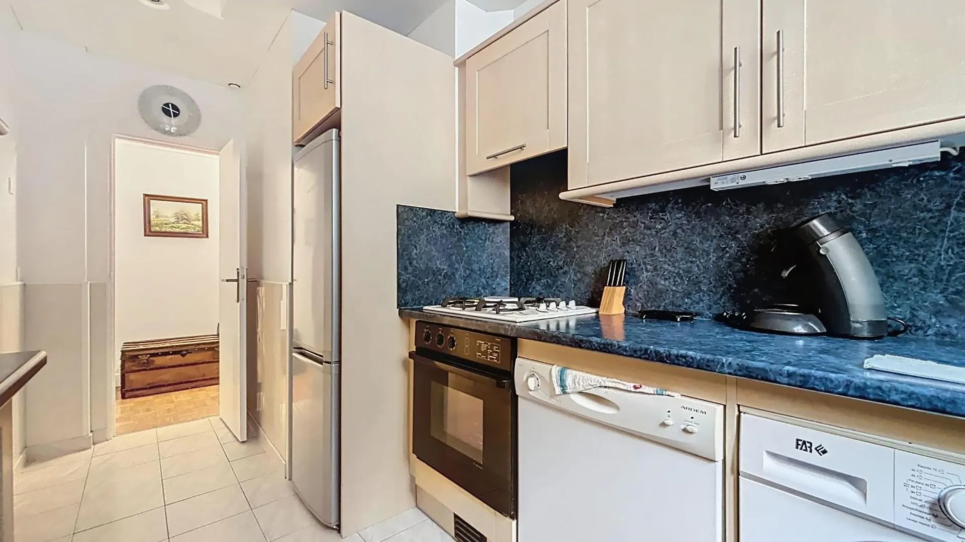 Spacious 2-Room Apartment Near Nation Parijs