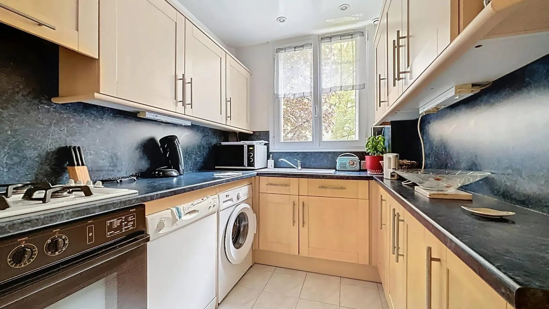 Spacious 2-Room Apartment Near Nation パリ